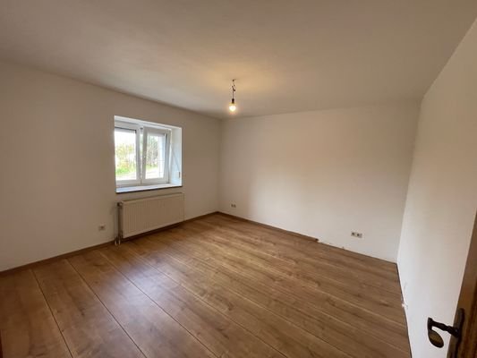 08_Schlafzimmer Wohnung Untergeschoss.JPG