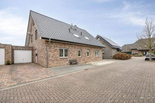 Außenansicht Garage Stellplatz