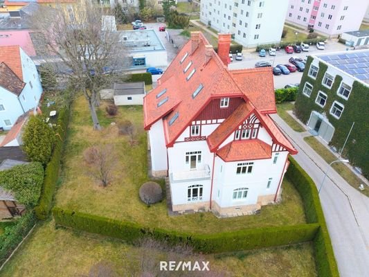 Villa Drohnenansicht Rückseite