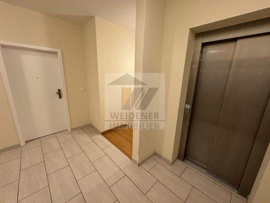 Treppenhaus & Aufzug 