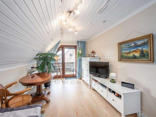 Schlafzimmer 2 DG Zugang zur Loggia