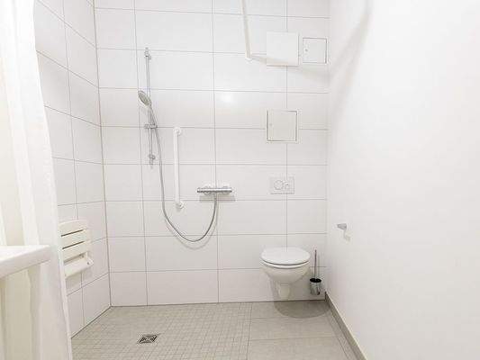 Bad mit ebenerdiger Dusche