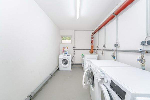 Waschraum mit dem Platz für die eigene Waschmaschine