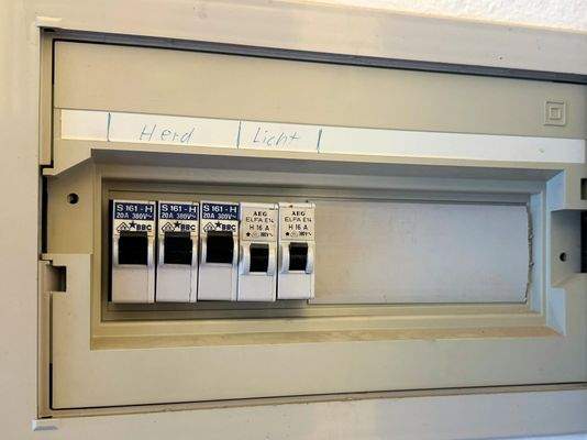 Sicherungskasten_in_der_Wohnung