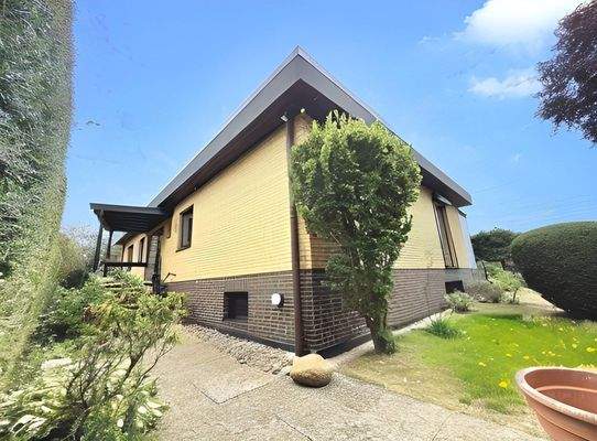 Eingangsansicht Gebäude