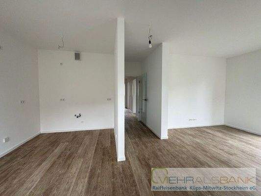 Wohnzimmer mit offener Küche