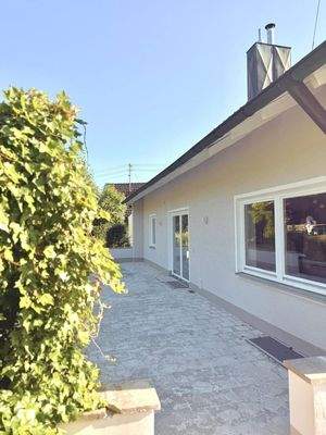 Terrasse OG, hinter dem Haus