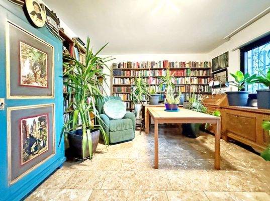 Bibliothek/ Büro im EG