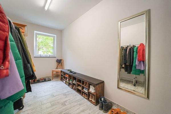 Garderobe EG