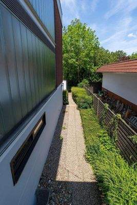 1 Hausansichten_Zugang_2.jpg