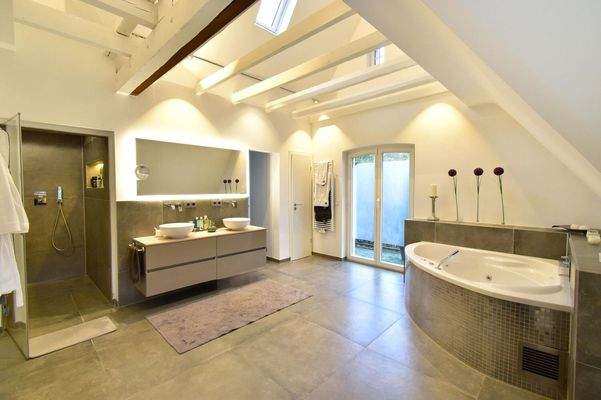 Elternbadezimmer Obergeschoss