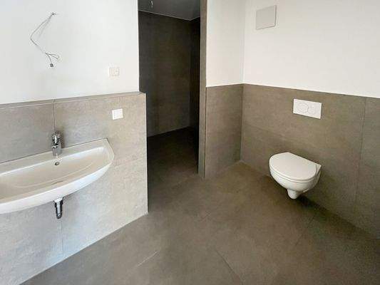 großzügige TGL-Bäder