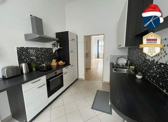 großzügige zeitlose Küche