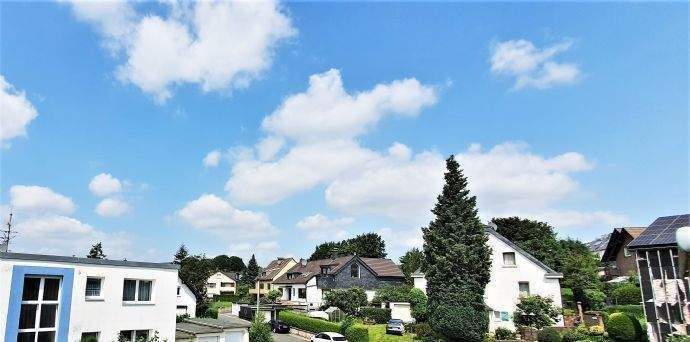 DIE AUSSICHT VOM BALKON