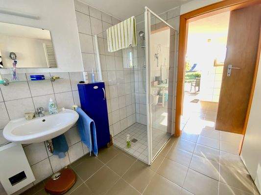 mit ebenerdiger Dusche