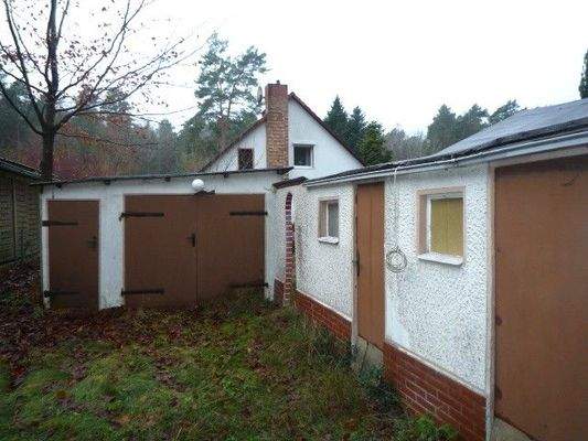 Gartenhaus Süd-Ostansicht und Nebengebäude