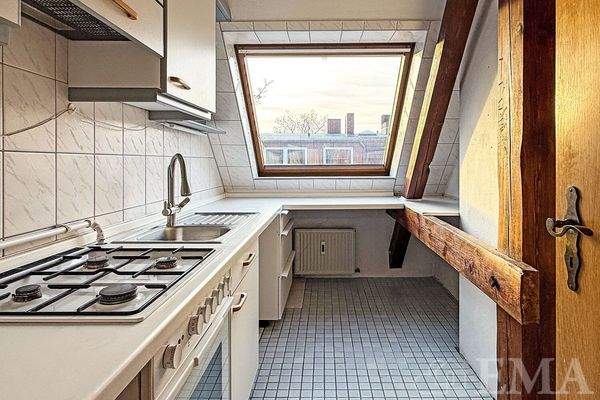 Küche mit Einbauküche