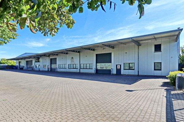 Produktionshalle Nr. 1 mit Büro