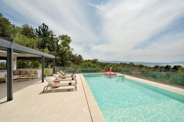 Kreta, Chania: Luxuriöse Villa mit Meerblick und Gästestudio in Agios Matthaios zu verkaufen