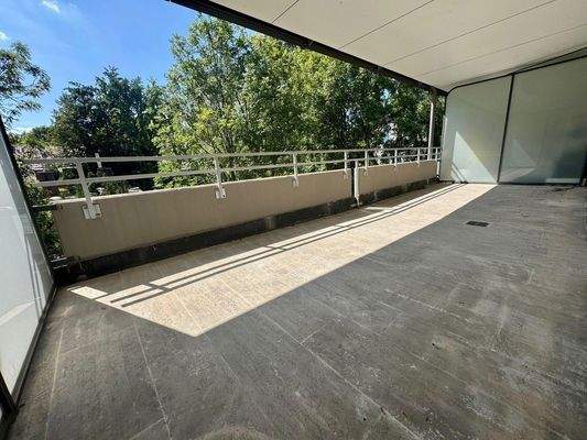 Südbalkon zum ruhigen Innenhof