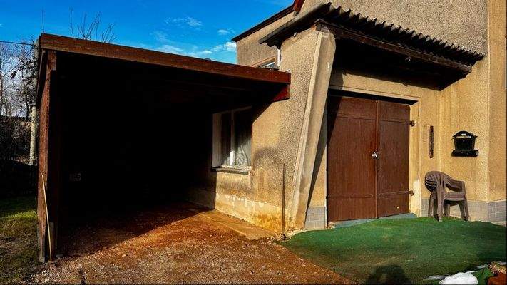 Carport und Garage