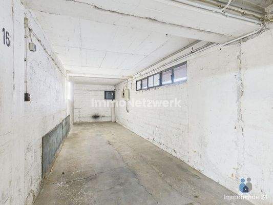 großer Tiefgaragenstellplatz