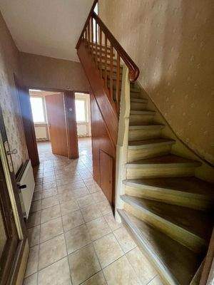 Eingang mit Treppenaufgang