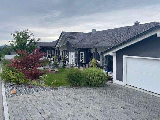 Doppelhausbungalow-Hälfe