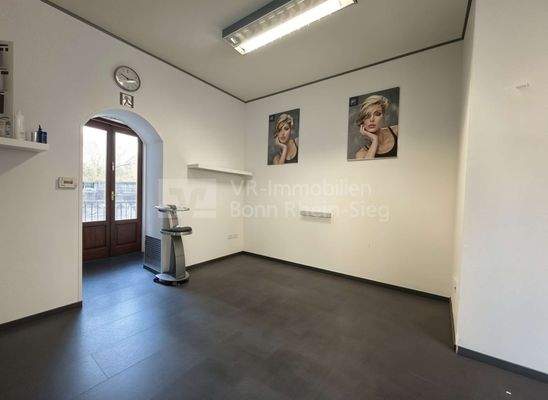 Hinterzimmer - (KI generiert)