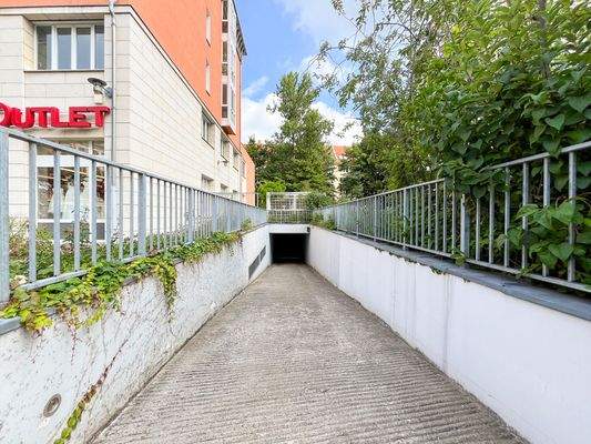 Tiefgaragenzufahrt