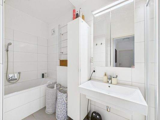 CAM04191G0-PR0061-STILL007