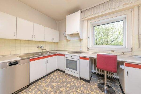 Küche mit viel Arbeitsfläche