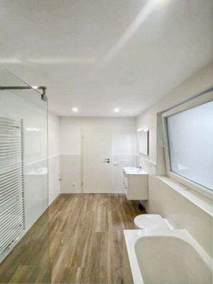 Wohnung 4 Badezimmer II