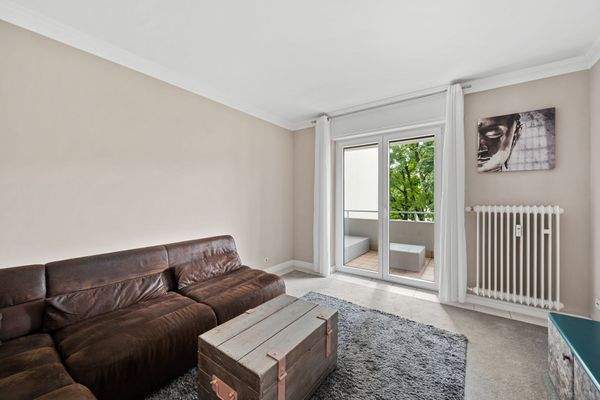 Wohnzimmer mit Balkon