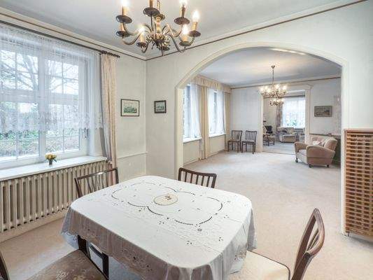 3. Wohnbereich im EG mit Esszimmer, Wohnzimmer und Fernsehraum.jpg