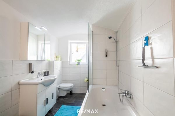 Gartenwohnung - Badezimmer