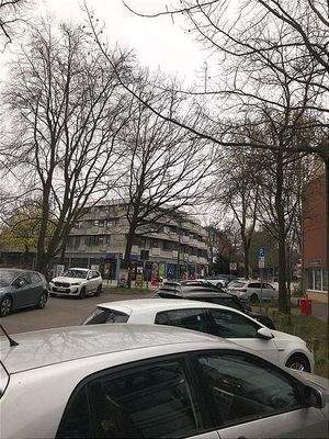 Aldi und sonstige Geschäfte praktisch vorm Haus 