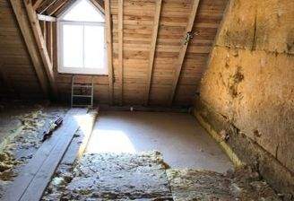 Erding 2020  Raum Lager   Bild gut isoliert , Stro