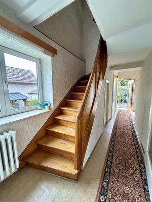 Flur Erdgeschoss mit Treppe ins Obergeschoss