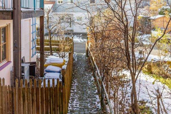 Licht, Holz & Wohngenuss – Charme pur auf drei Etagen mit Schwedenofen und stilvoller Wendeltreppe