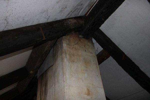 Dachbalken mit Schornstein.jpg