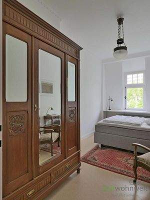 historischer Kleiderschrank