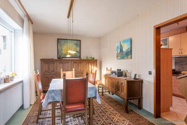 Esszimmer mit angrenzender Küche