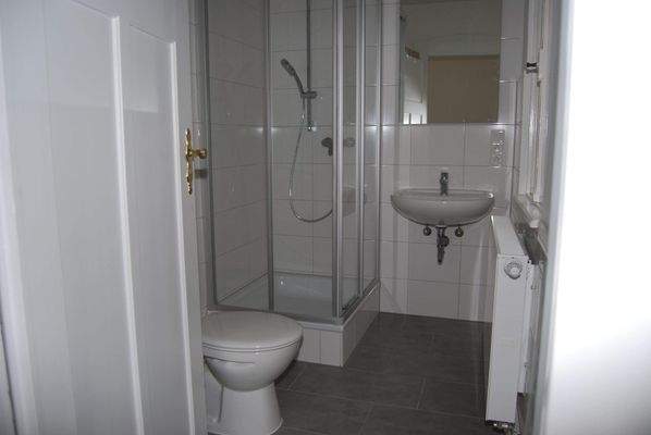 3.OG Bad mit Dusche.JPG