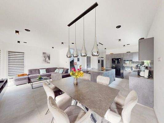 EG: Wohn- und Esszimmer