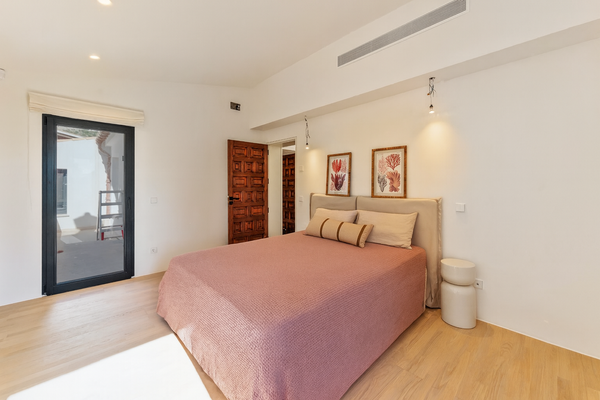Master bedroom in villa Costa d_en Blanes