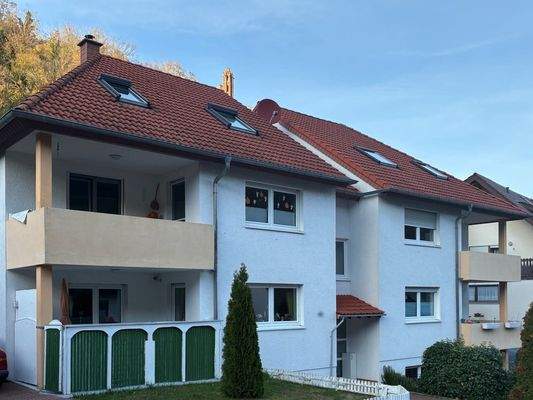 Straßenansicht Mehrfamilienhaus