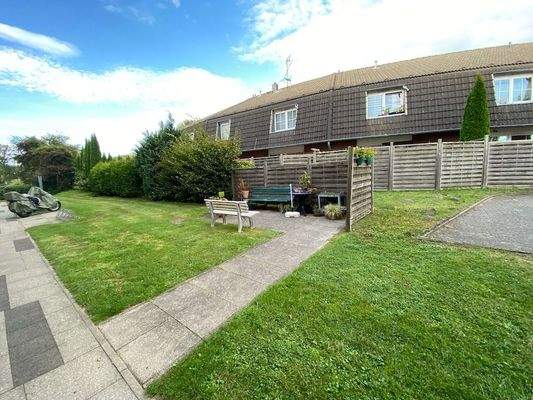 Rückseite Haus mit Garten