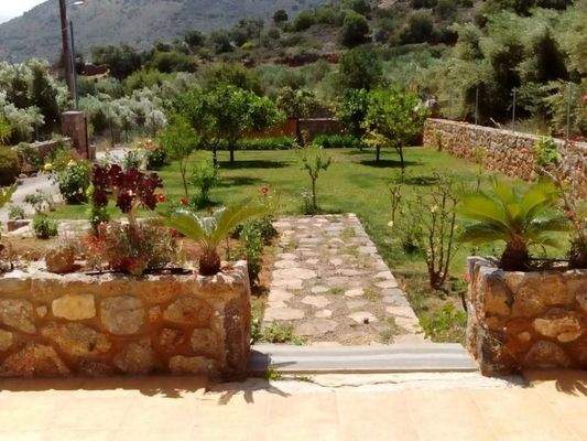Kreta, Exo Lakonia: 5-Zimmer-Villa mit großem Olivenhain zu verkaufen