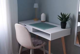 Zimmer 1 Schreibtisch.png